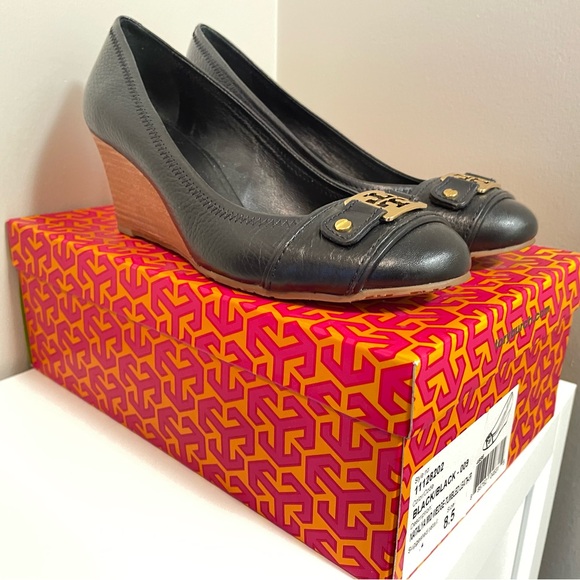 Tory Burch Natalya mid wedge heels black leather with gold tone logo - Picture 2 of 7
